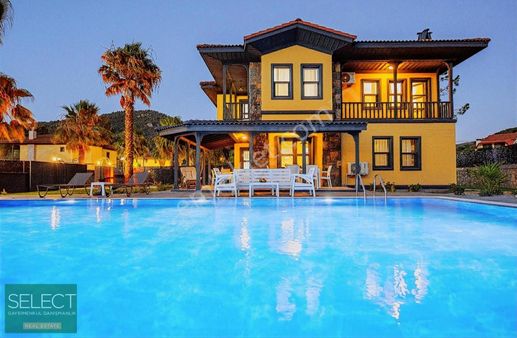 Marmaris Çamlı Köyü'nde 787 M² Arsa İçinde Satılık Villa