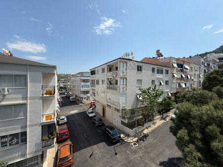 Balçova Teleferik Mahallesinde Manzaralı, Ferah Ve Kullanışlı 3+1 Daire