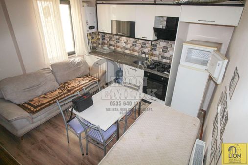 Erdek Atatürk Mahallesinde Asansörlü Cadde Üzeri Satılık 1+1 Daire