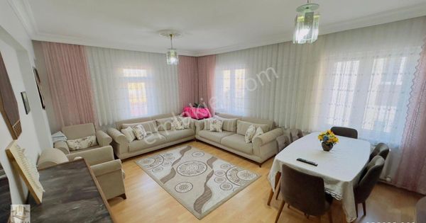 Yuvam Gayrimenkul'den Mutlu Caddesi Üzerinde Dübleks 3+1 Daire