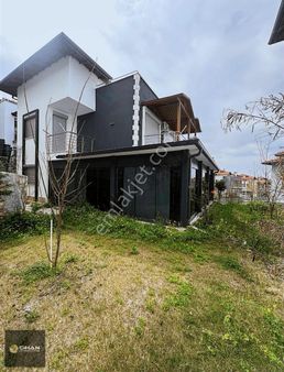 Kuşadasında Denize Yakın Tek Müstakil 4+1 Yazlık