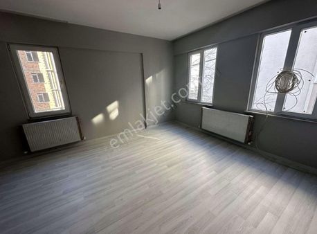 **yeni Mahallede Satılık 3+1 Arakat**