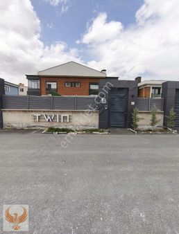 Anka Gayrimenkulden Şehrin Yakını Akçakaya Satılık Villa