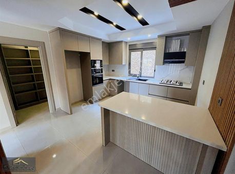 Çankaya'da Jakuzili Ada Mutfaklı Havuzlu Sitede Bahçe Dubleks