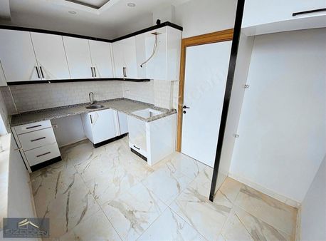 Fevziçakmak'ta 5+1 Asansör Katta Tek Çift Mutfak Ebeveyn Banyolu