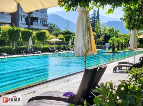 Modern Sitede 4+1 Satılık Lüks Daire - Available For Citizenship