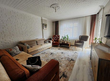 Mehmet Akif Mahallesi Merkezi Konumda 2 Kat 130 Metre 2+1 Satılı