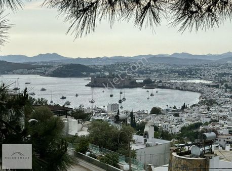 Muhteşem Kale Ve Deniz Manzaralı Müstakil Tripleks