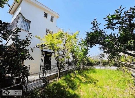 Kuşadası Davutlar'da Müstakil Bahçeli 3+1 Tripleks Yazlık