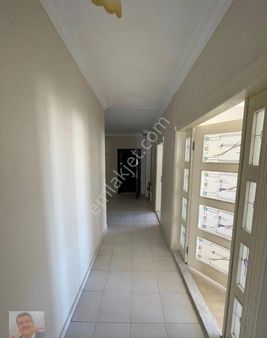 Van İpekyolu Alipaşa Mahallesinde İlhami Çakırtaş Emlak A.ş.'den 3+1 Site İçi Satılık Daire