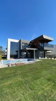 Değirmendere'de Panaromik Deniz Manzaralı 4+1 Özel Havuzlu Satılık Villa
