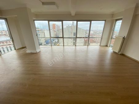 Gaziosmanpaşa Meydana Çok Yakın Durumda Kiralık 118m2 Plaza & Ofis Katı