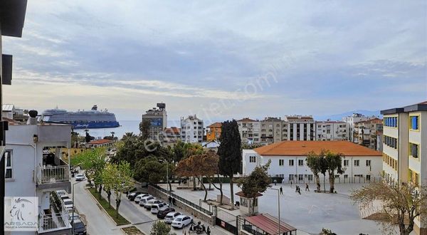 Kuşadası Merkezde Deniz Manzaralı 2+1