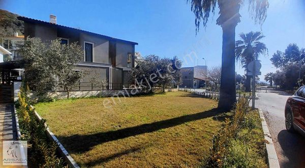 İzmir Menderes Yoncaköy De Muhteşem Villa