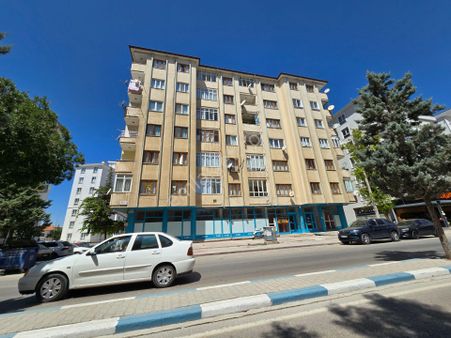 Üçgöz Mah. Arakat 3+1 Kombili İçi Yapılı Satılık Daire