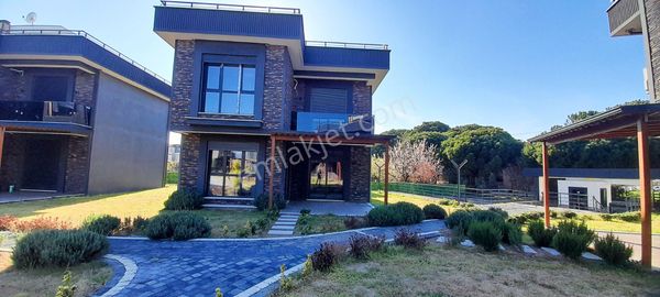 Rw Nefes'ten; Havuzlu Site İçinde Ultra Lüks Villa