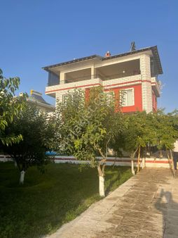 Tuşba Mollakasım'da Satılık 3 Katlı Eşyalı Tripleks Yazlık Villa