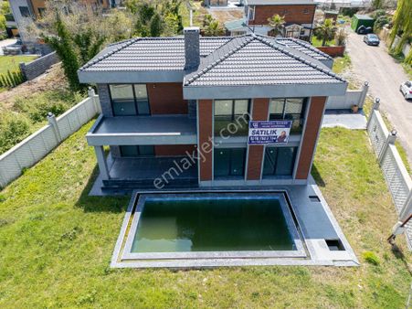 Şile Meşrutiyet'te Merkeze Ve Denize 10 Dk 4+1 Müstakil Villa