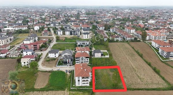 Global Emlak'tan 750m2 Merkezi Konumda Arsa