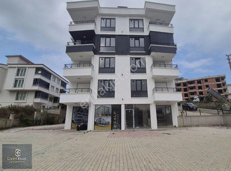 Toplu Konut Bulvarında Geniş Otoparklı Geniş Balkonlu Lüks 1+1