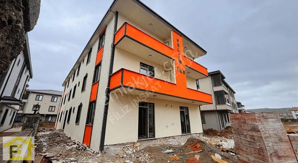 Karasu Aziziye Mahallesinde Havuzlu 2+1 65m2 Satılık Lüx Daire