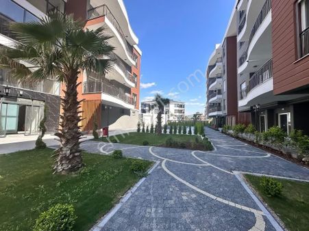 Kuşadasında Havuzlu Site İçerisinde 2+1 Geniş Kullanımlı Satılık Lüks Daire