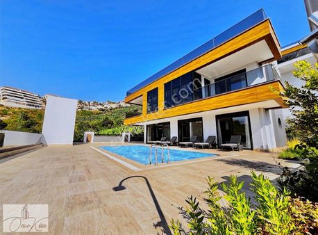 Alanya Kargıcakta Lüks Deniz Manzaralı 4+2 Triblex Villa