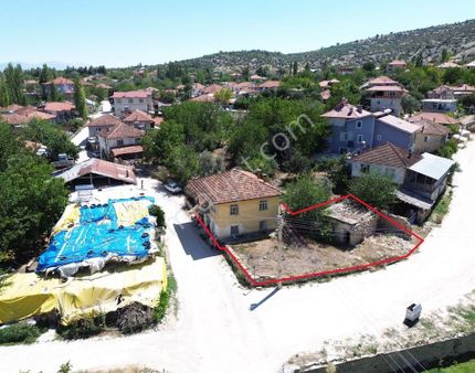 Korkuteli Yeltende Satılık Köyiçinde 475 M2 Arsası Ve Toplam 160 M2 Ev 2 Katlı