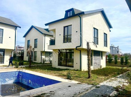 ⫷ Leyal Grup ⫸migrosun Arkasında Denize Yürüme Havuzlu Müstakil