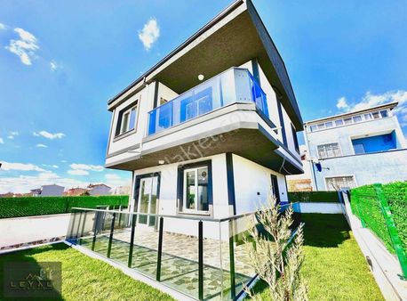 ⫷ Leyal Grup⫸tam Müstakl Şirinmi Şirin Merkezi Konum Geniş Bahçe