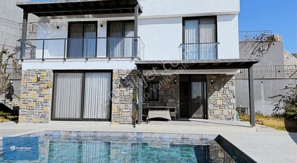 Gümüşlük'te Müstakil Havuzlu Satılık 3+1 Dubleks Villa