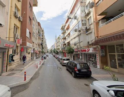 Konak Güzelyalıda Mithat Paşa Caddesi Yakını Satılık Dükkan