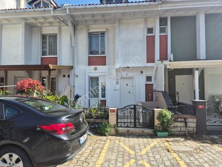 Silivri Marmara Uyumkent Sitesinde A Tipi Eşyalı Tripleks Villa