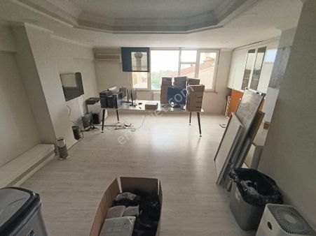 Kadıköy Mühürdar Cd Üzerinde Tabela Değeri Yüksek Aydınlık Manzaralı Asansörlü Ofis