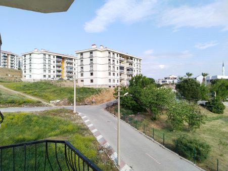 Bahçelievler Mah Berksoy Otel Mevki 3 Balkonlu Kapalı Mutfak 3+1 Geniş Daire Satılık