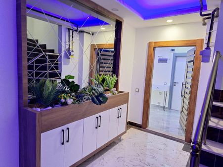 Antalya Muratpaşa Konuksever Mahallesinde Ana Cadde Üzerinde Yol Cepheli Kombili Satılık 2+1 Daire