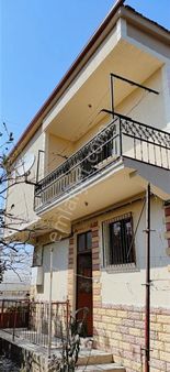 Kaytazdere Akın Mahallesinde İcinde Ev Bulunan Arsa