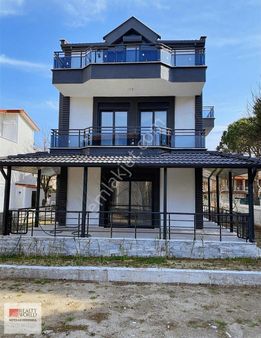 Rw Nefes'ten Altınova'da Denize 150m Yürüme Mesafeli 4+1 Villa