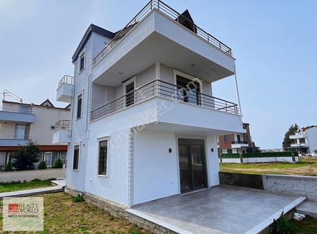 Rw Nefes'ten Plaja 500 Metre Mesafede 4+1 Tripleks Villa