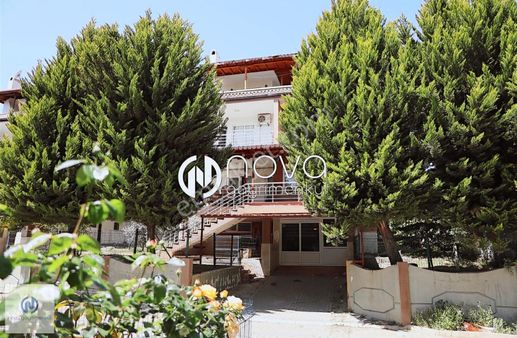 **nova** Çamlıca Mah. De Orman Ve Deniz Manzaralı Tripleks Villa