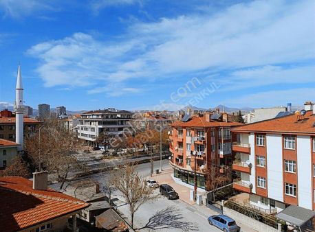 Dr. Ahmet Özcan Cd. Yakını Satılık 4+1 Daire