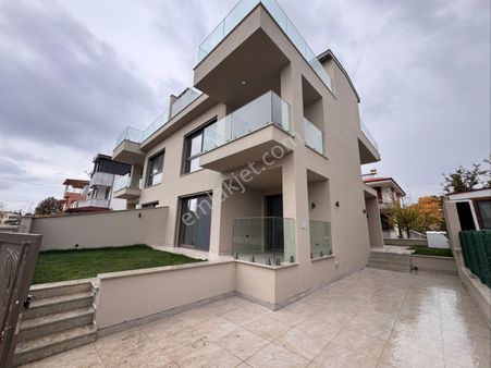 Güçlü Kardeşler Denize 100 Metre Ultra Lüks 4+1 Tasarım Ötesi Villa