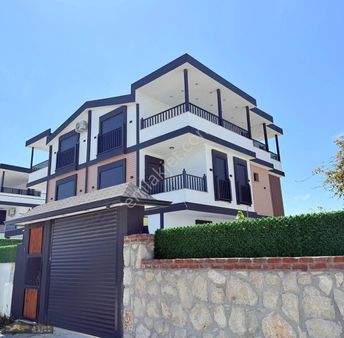 Denize Yakın!! Didim Merkez De 4+1 Havuzlu Villa