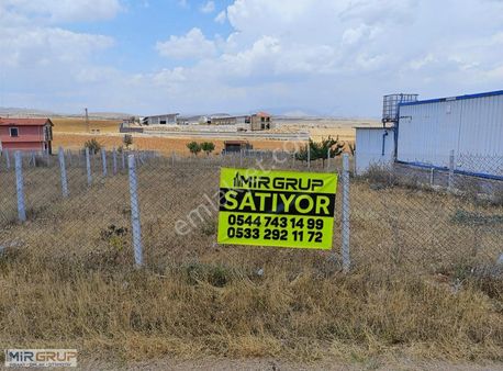 Bayat Mahallesinde Hatunsaray Yoluna Cepheli Köşe Parsel Bahçe