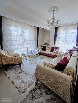 Satılık 3+1 Bakımlı Asansörlü Gün Boyu Güneş Görmektedir.