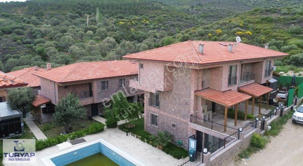 Turyap Foça'dan Asos Villalarında Satılık Lüks Tripleks