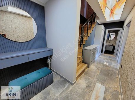 Cemil Temel'de 4+1 Doğa Manzaralı Villa