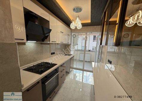 Görkem'den 3+1+2banyolu 120 M2 Kombili Bağımsız Sokullu Cadde Paraleli