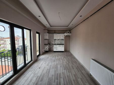 Dokuma Caddesi Tren Yolu Karşısında Satılık 1+1 Satılık Lüks Daire