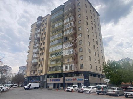 Aydınlık Evlerde Kaçırılmayacak 4+1 Satılık Ara Kat Geniş Daire